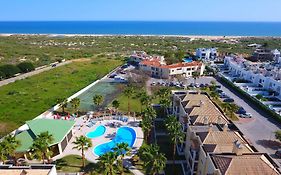 Praia da Lota Resort – Beachfront Apartments